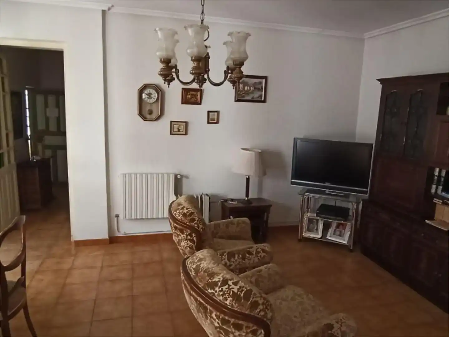 Sala d'estar de Finca rústica en venda en Valderas amb Parquet, Traster i Moblat