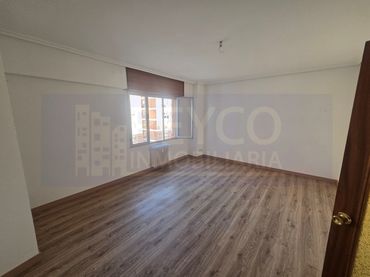 Piso con ascensor en venta en Avenida Perez Galdos