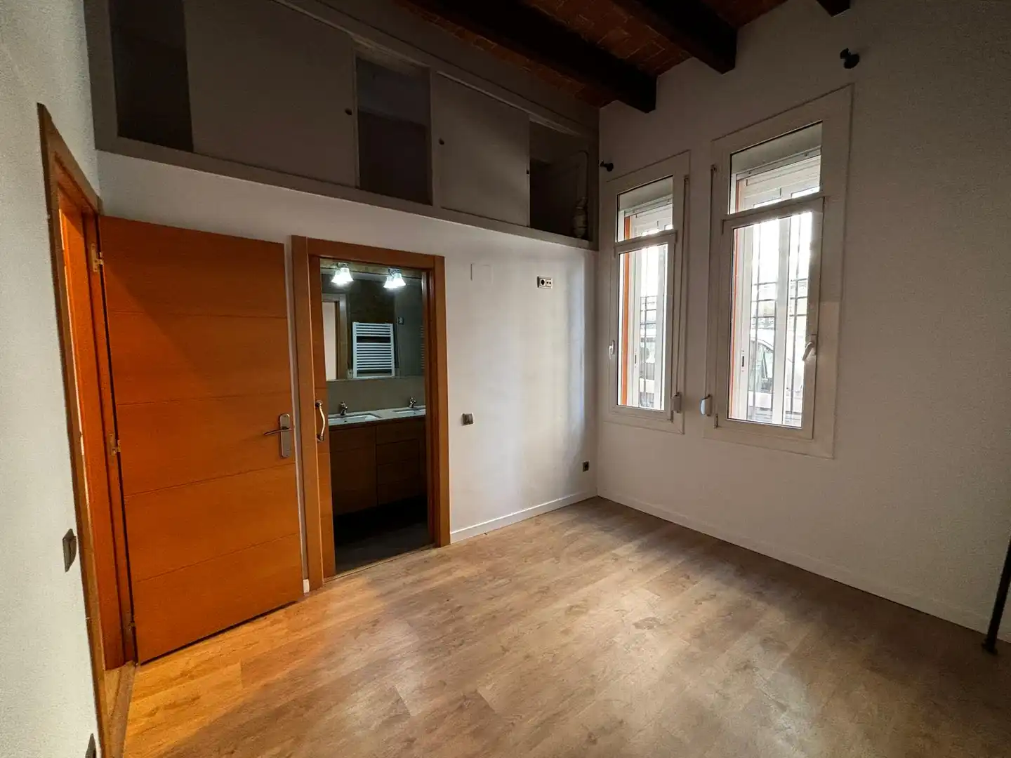Schlafzimmer von Erdgeschoss zum Verkauf in Badalona mit Klimaanlage, Heizung und Parkett