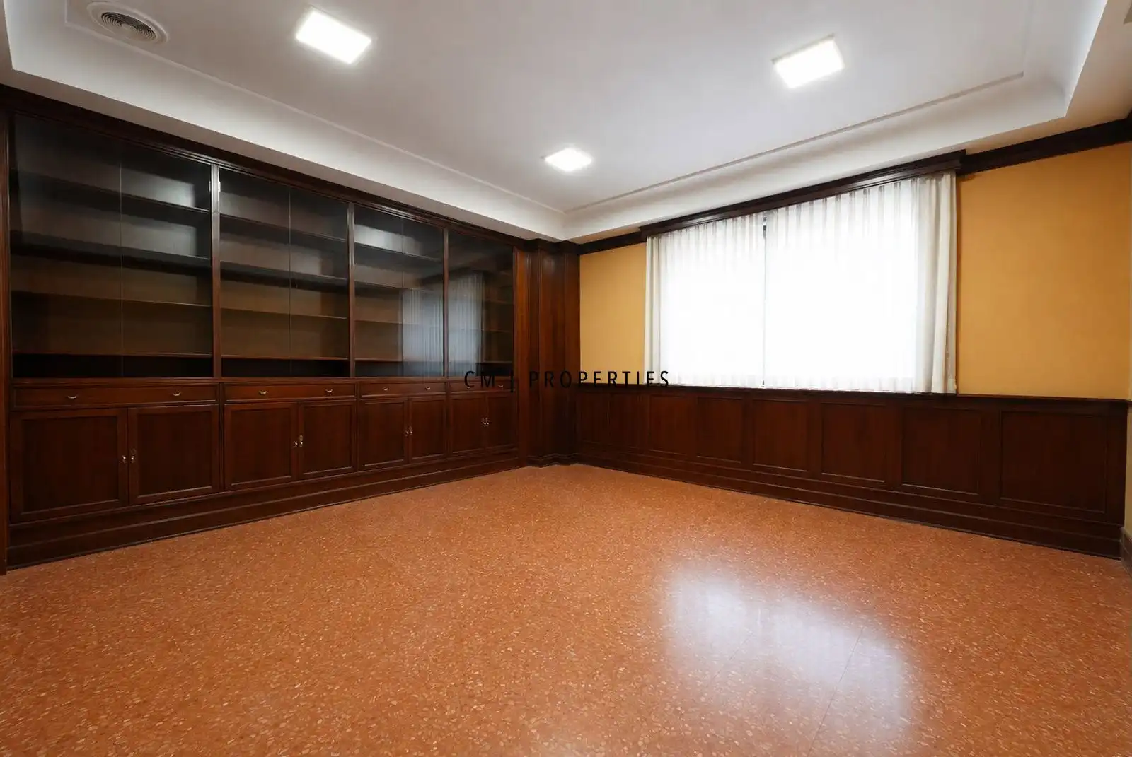 Büro zur Miete in Valencia mit Klimaanlage, Heizung und Terrasse