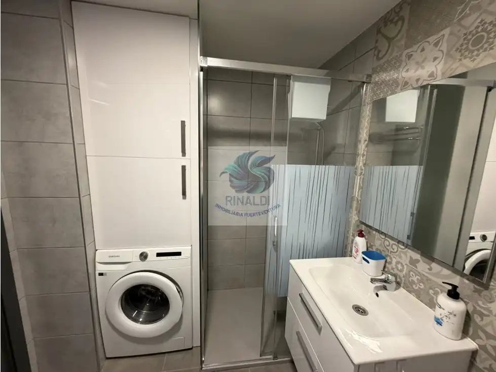 Baño de Apartamento en venta en La Oliva con Terraza, Piscina y Amueblado
