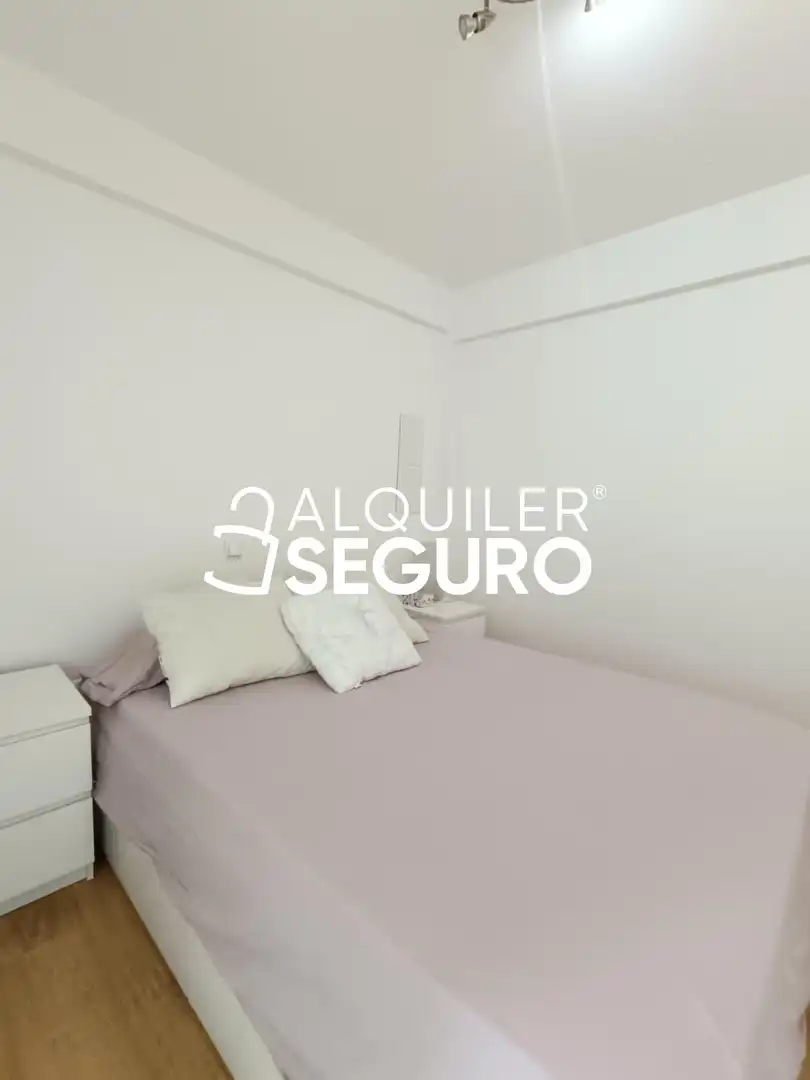 Bedroom of Flat for rent in Madrid  with Air Conditioner, Heating and Terrace