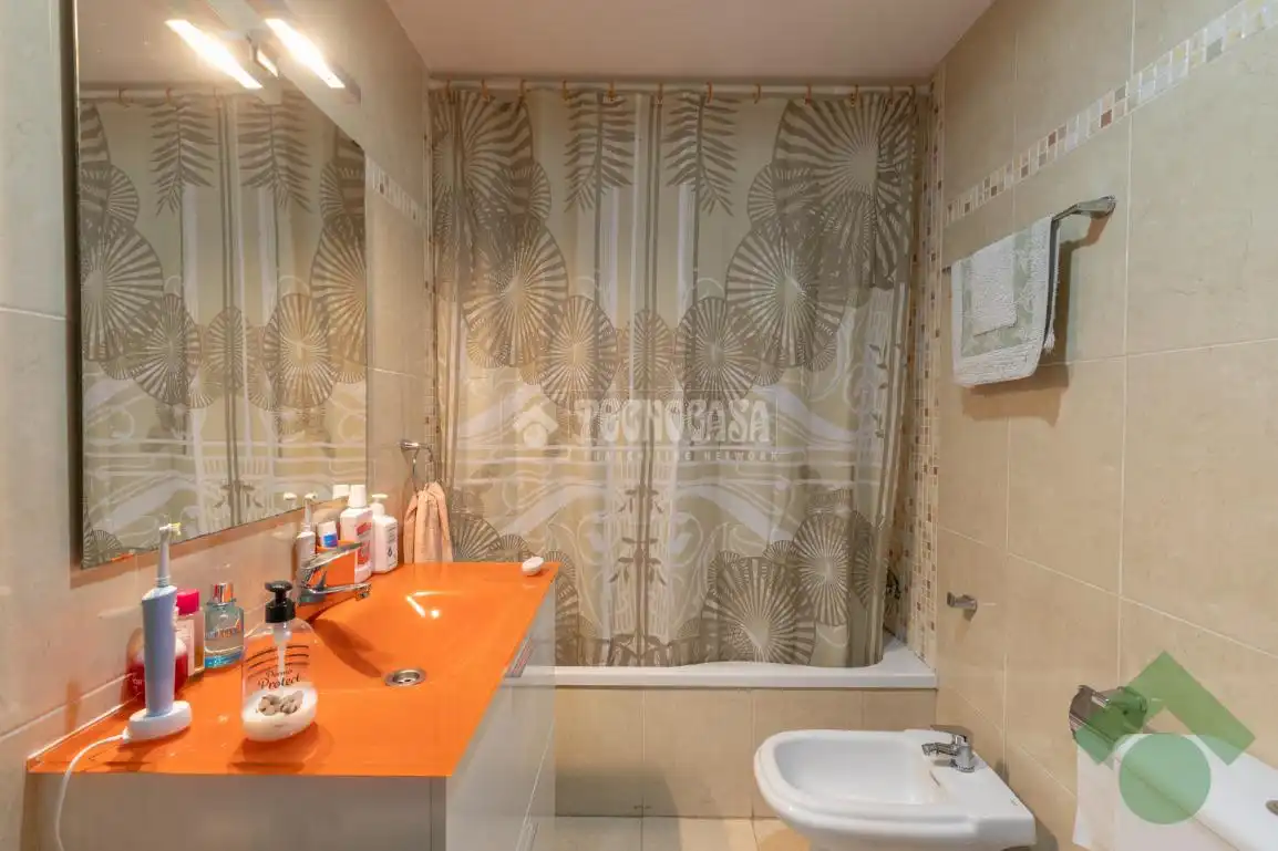 Baño de Piso en venta en Albolote con Aire acondicionado, Calefacción y Terraza