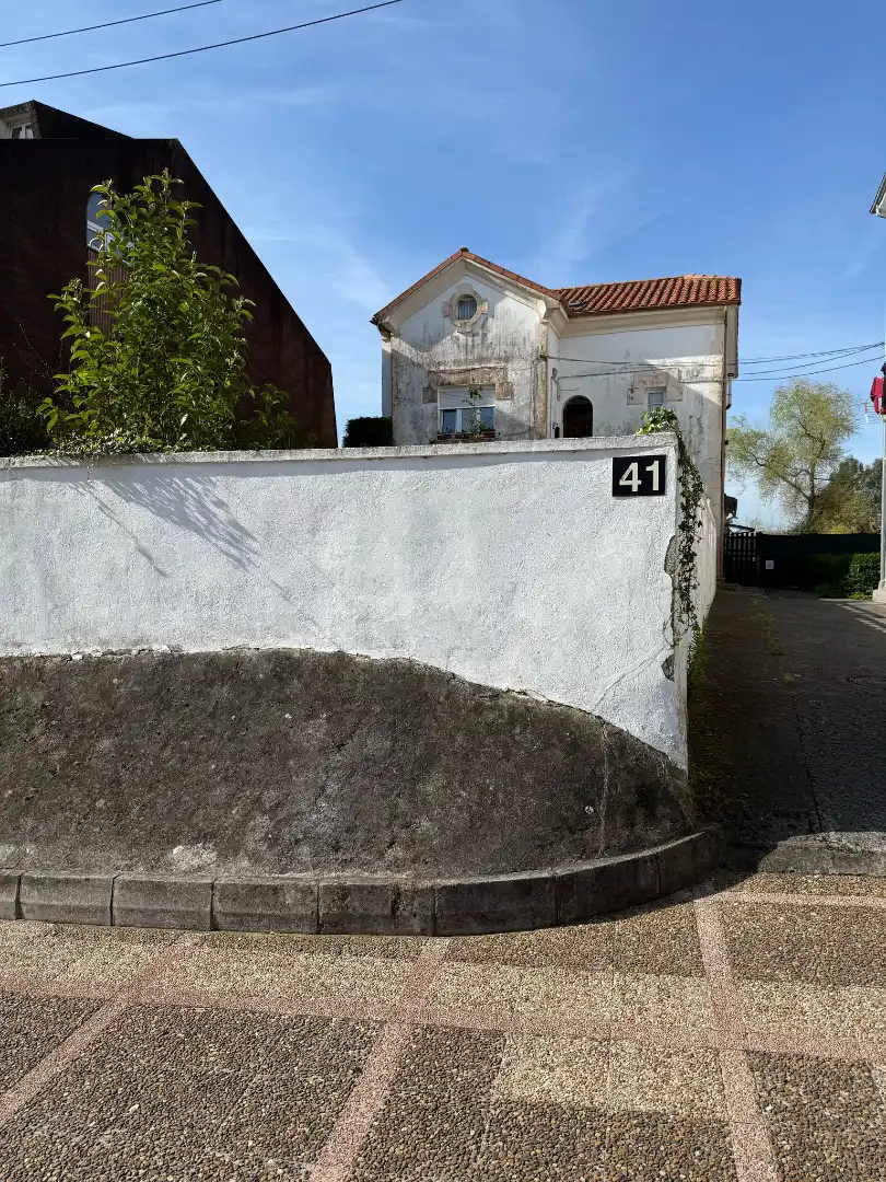 Vista exterior de Casa o xalet en venda en Oviedo  amb Jardí privat