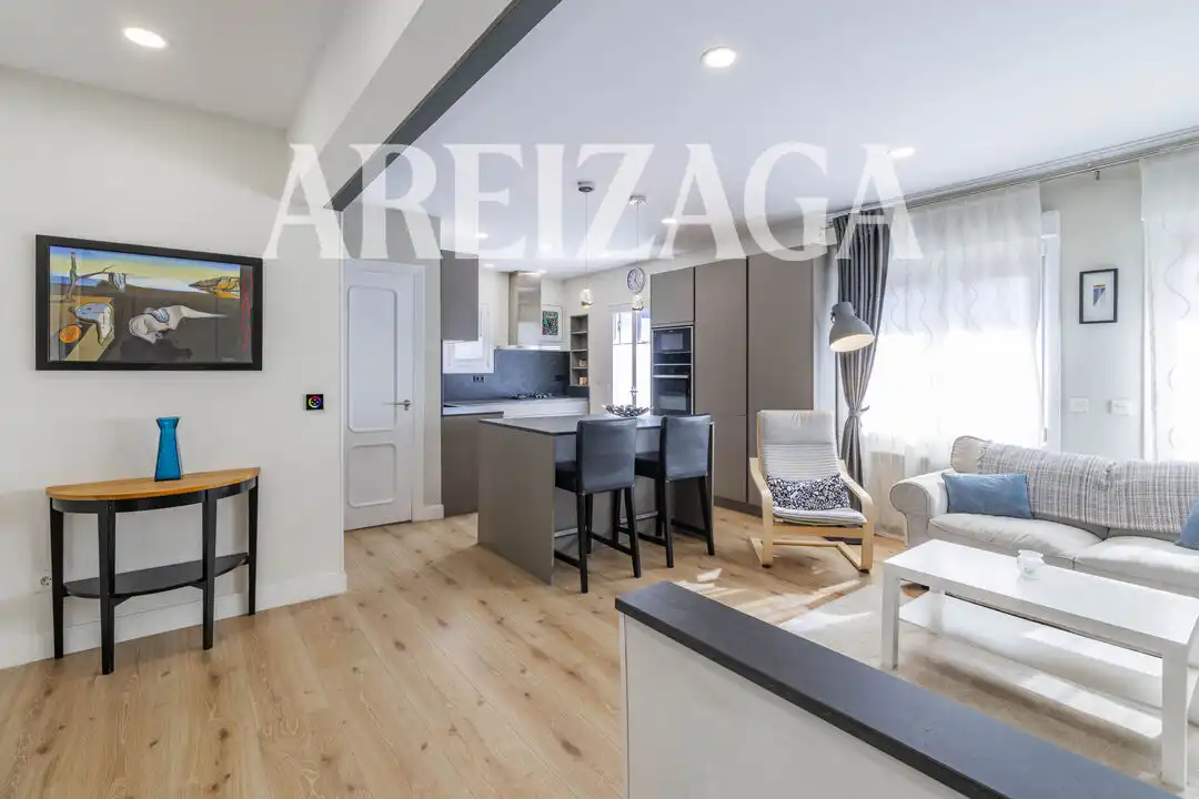 Habitación de Dúplex en venta en Donostia - San Sebastián  con Calefacción, Terraza y Trastero