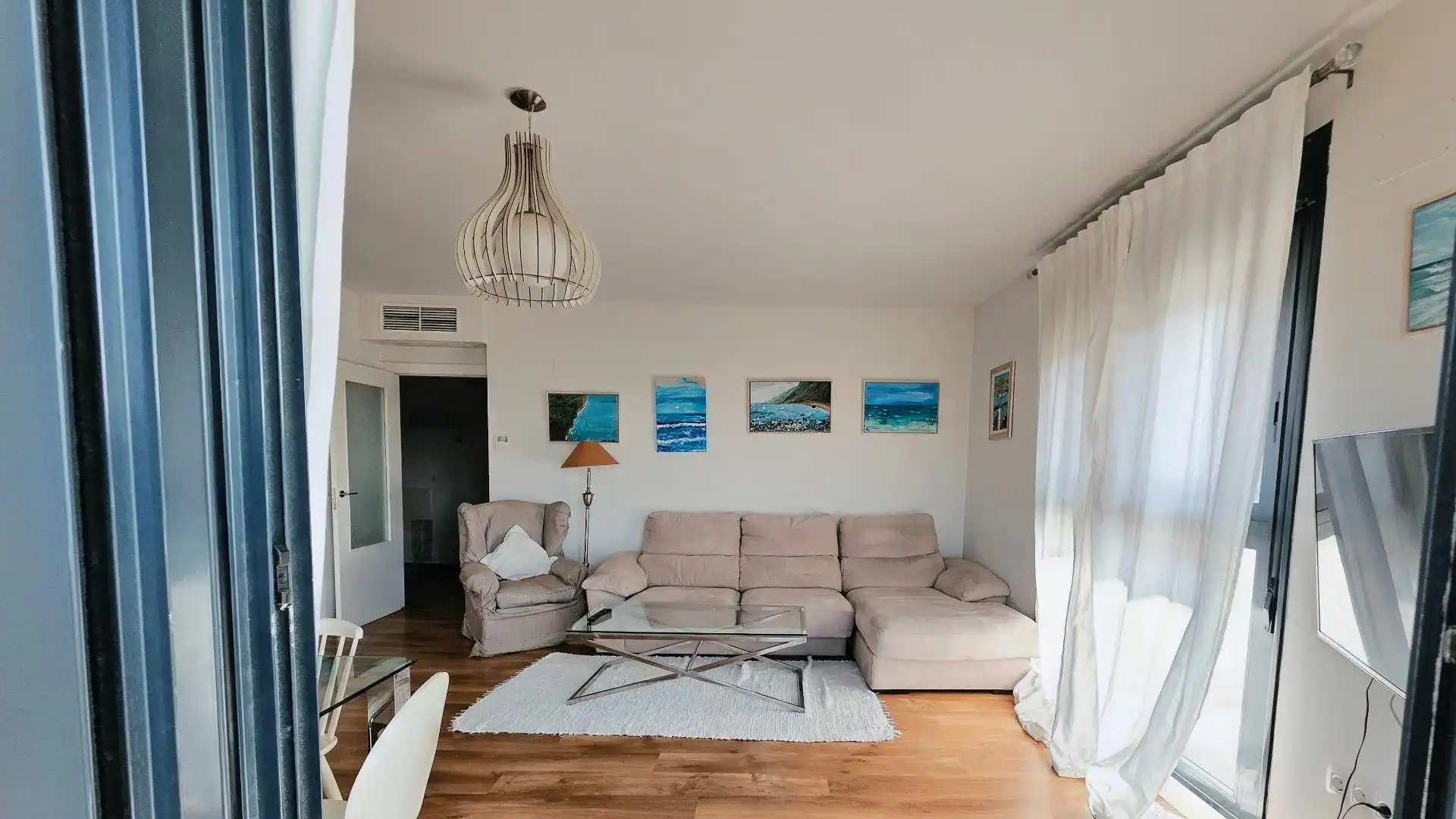 Sala d'estar de Pis en venda en San Juan de Aznalfarache amb Aire condicionat, Jardí privat i Parquet