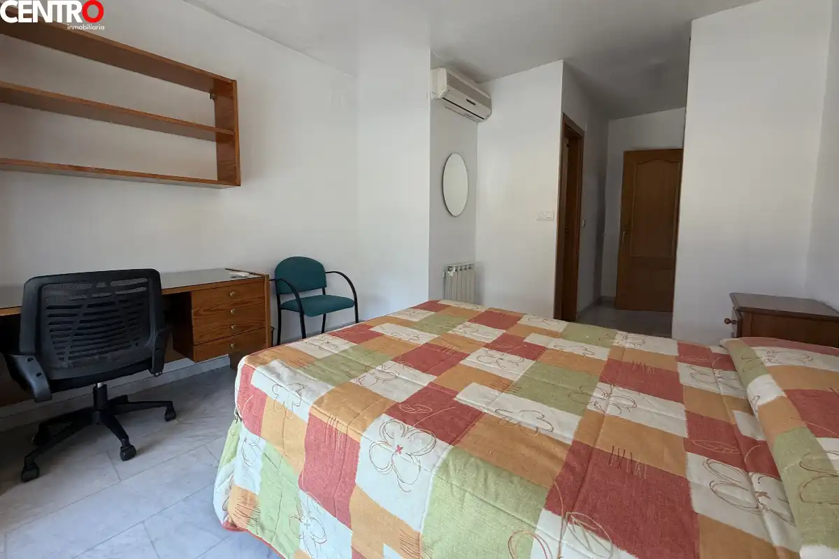 Habitación de Piso en venta en Granada con Aire acondicionado, Calefacción y Jardín privado