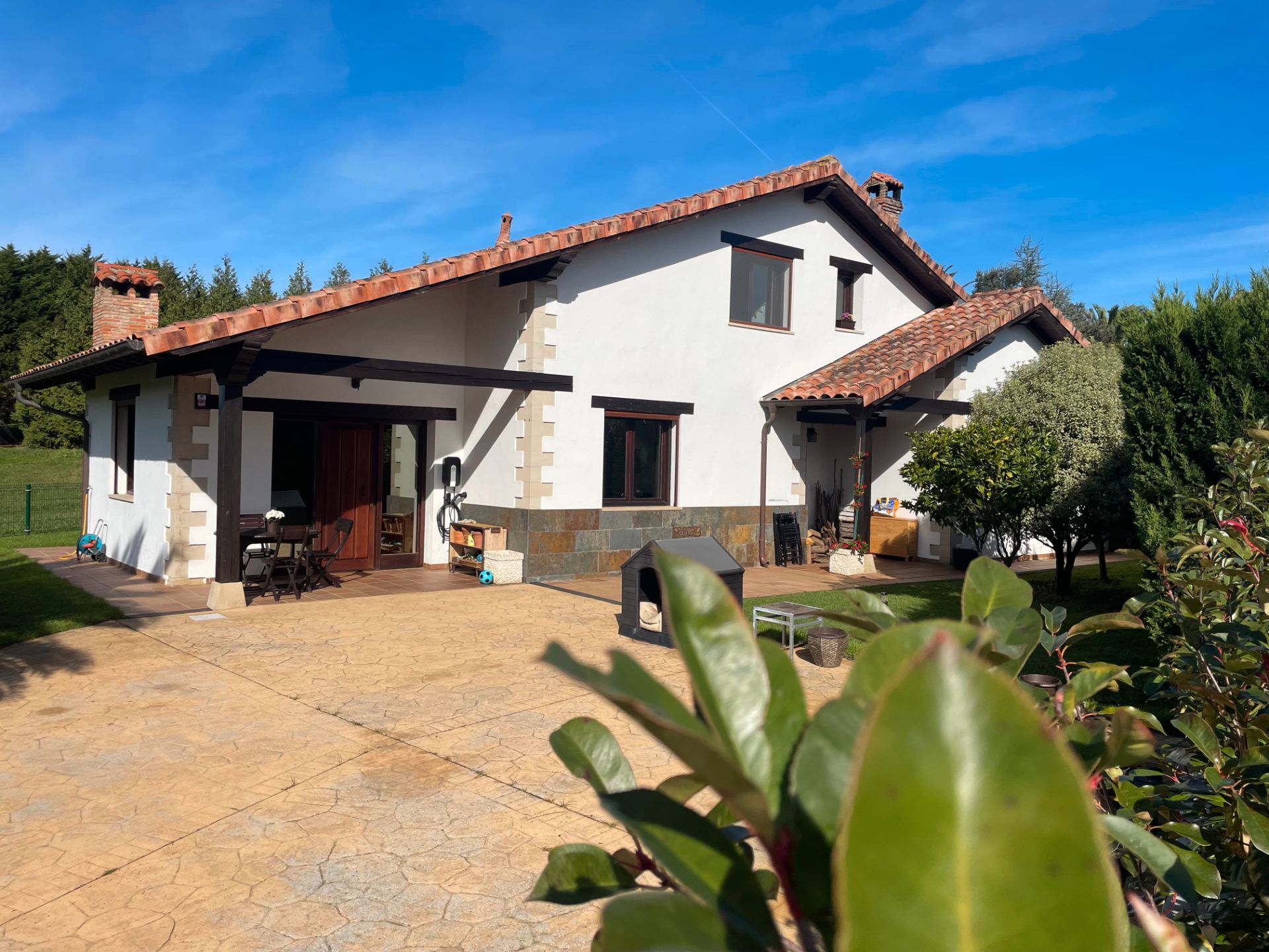 Exterior view of House or chalet for sale in San Vicente de la Barquera  with Heating, Private garden and Oven