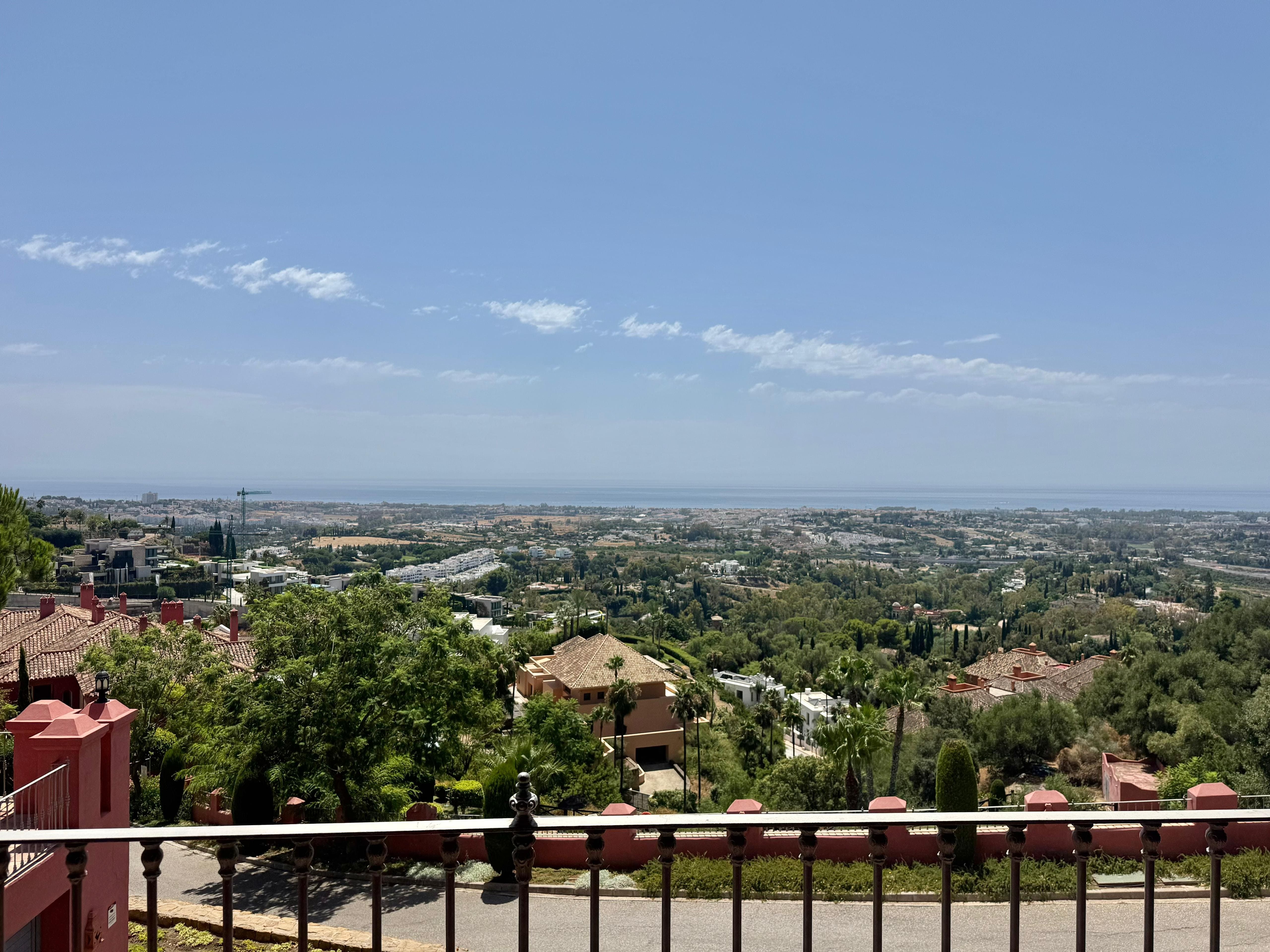 Vista exterior de Apartament en venda en Benahavís amb Calefacció, Jardí privat i Terrassa