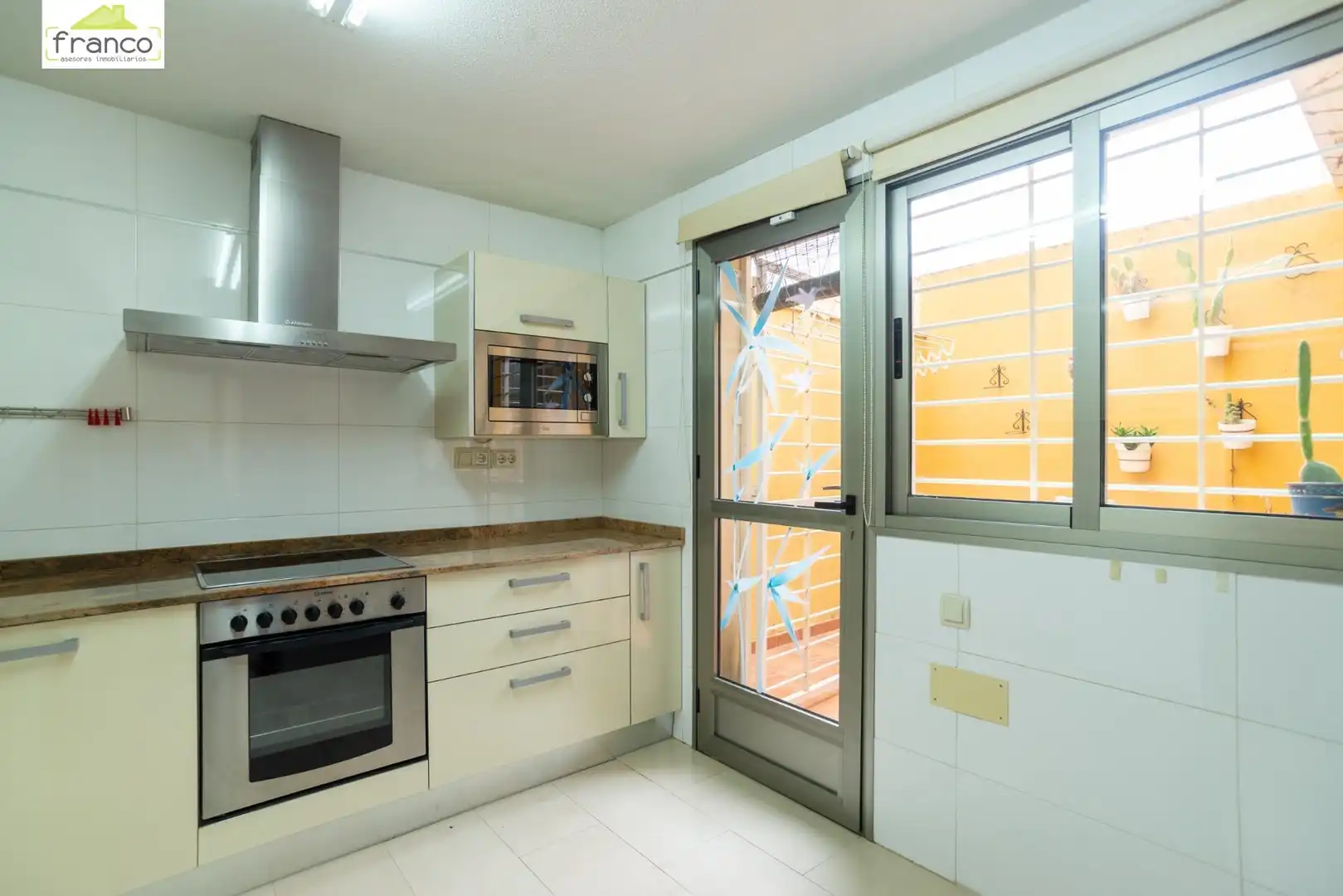 Cocina de Casa adosada en venta en Murcia con Aire acondicionado, Calefacción y Jardín privado