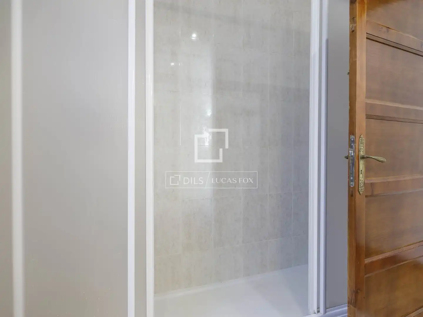 Bathroom of Flat for rent in Valencia  with Air Conditioner, Heating and Balcony