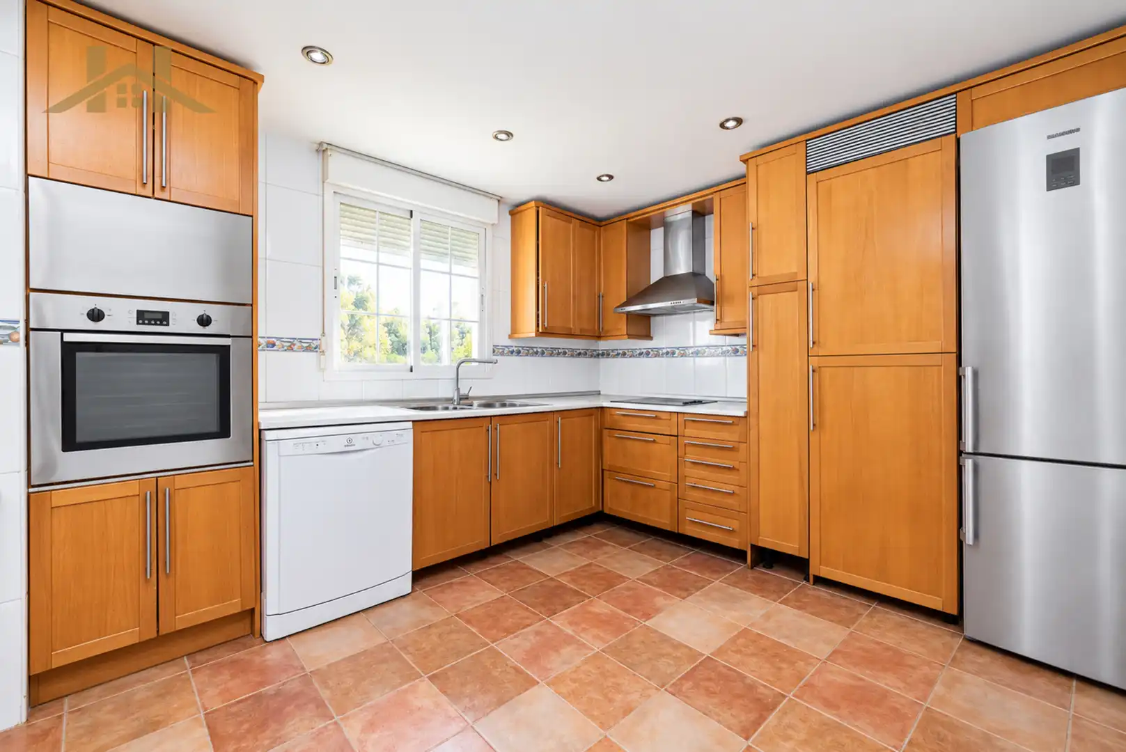 Terraced house with pool for sale in Calle Miguel de Cervantes 120, imagen 13