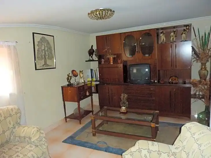 Sala d'estar de Casa o xalet en venda en Muro de Aguas amb Moblat i Balcó