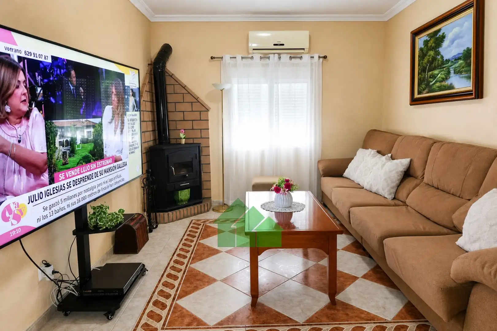 Sala d'estar de Casa o xalet en venda en Torremayor amb Aire condicionat, Traster i Piscina