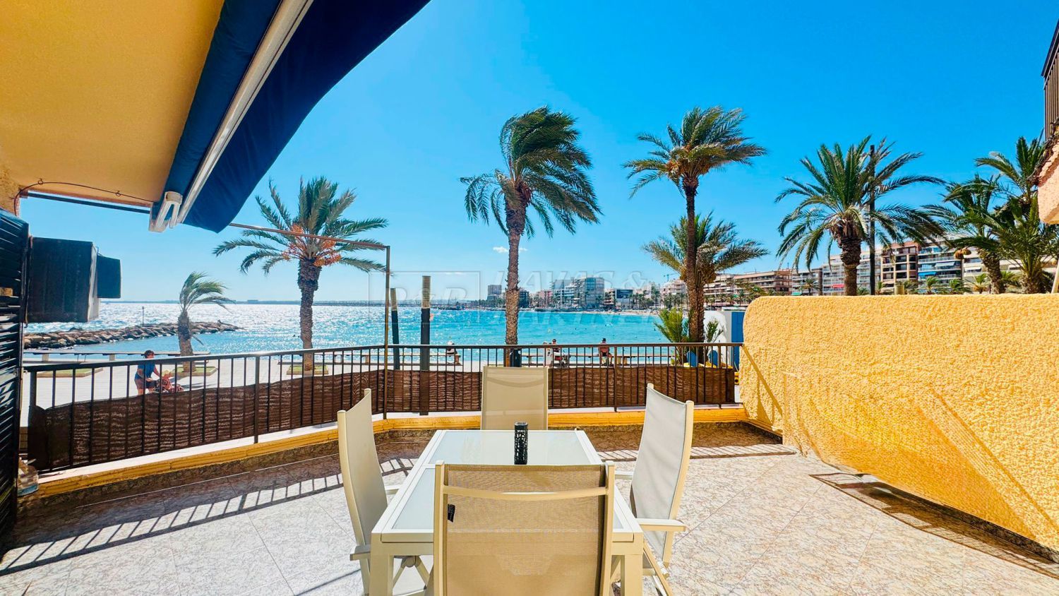 Terrace of Flat to rent in Torrevieja  with Air Conditioner, Terrace and Furnished