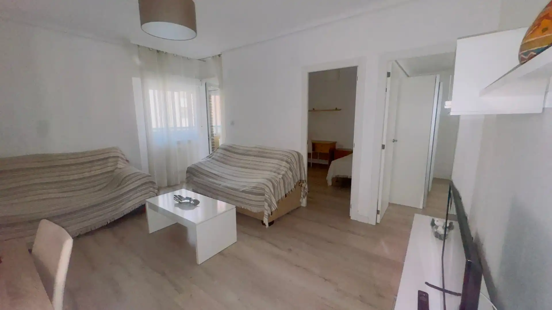 Piso con terraza en venta en Avenida Ramón y Cajal 47, imagen 2