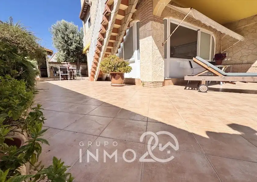 Vista exterior de Casa adosada en venta en Sueca con Aire acondicionado, Calefacción y Jardín privado