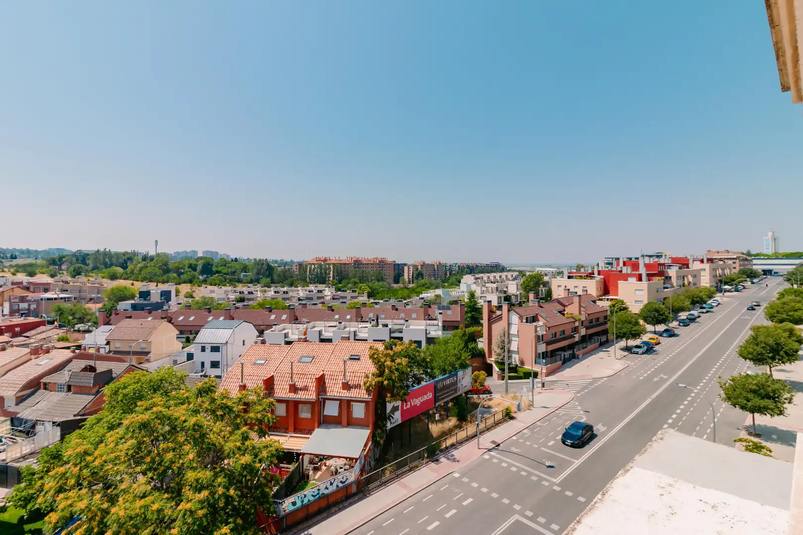 Vista exterior de Ático de alquiler en Madrid con Jardín privado, Parquet y Trastero