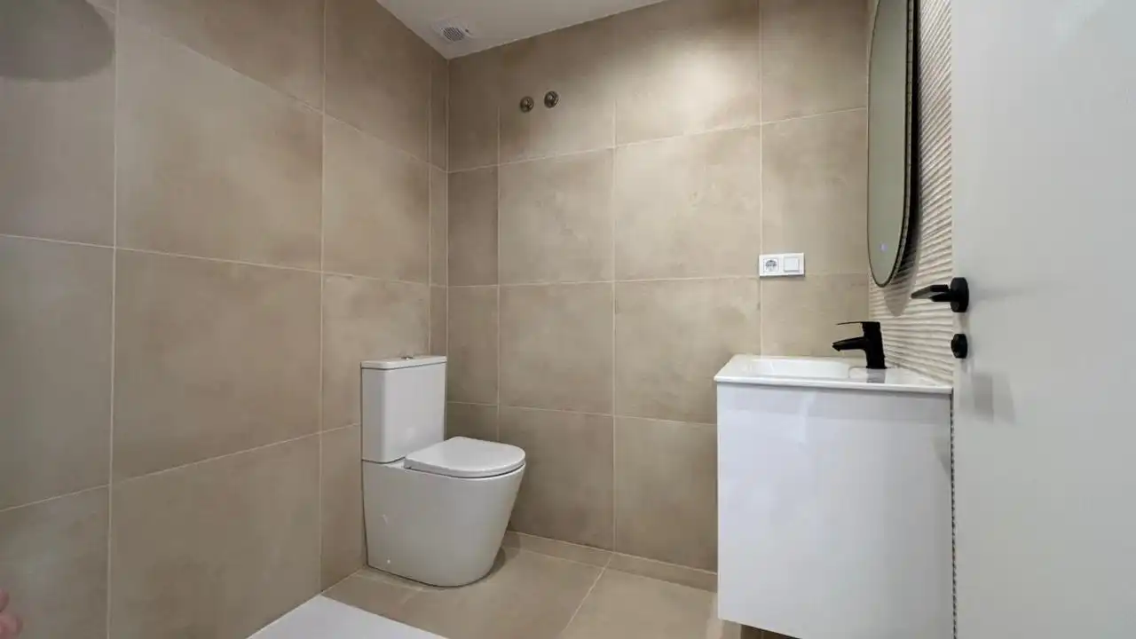 Baño de Casa o chalet de alquiler en Finestrat con Aire acondicionado, Jardín privado y Piscina