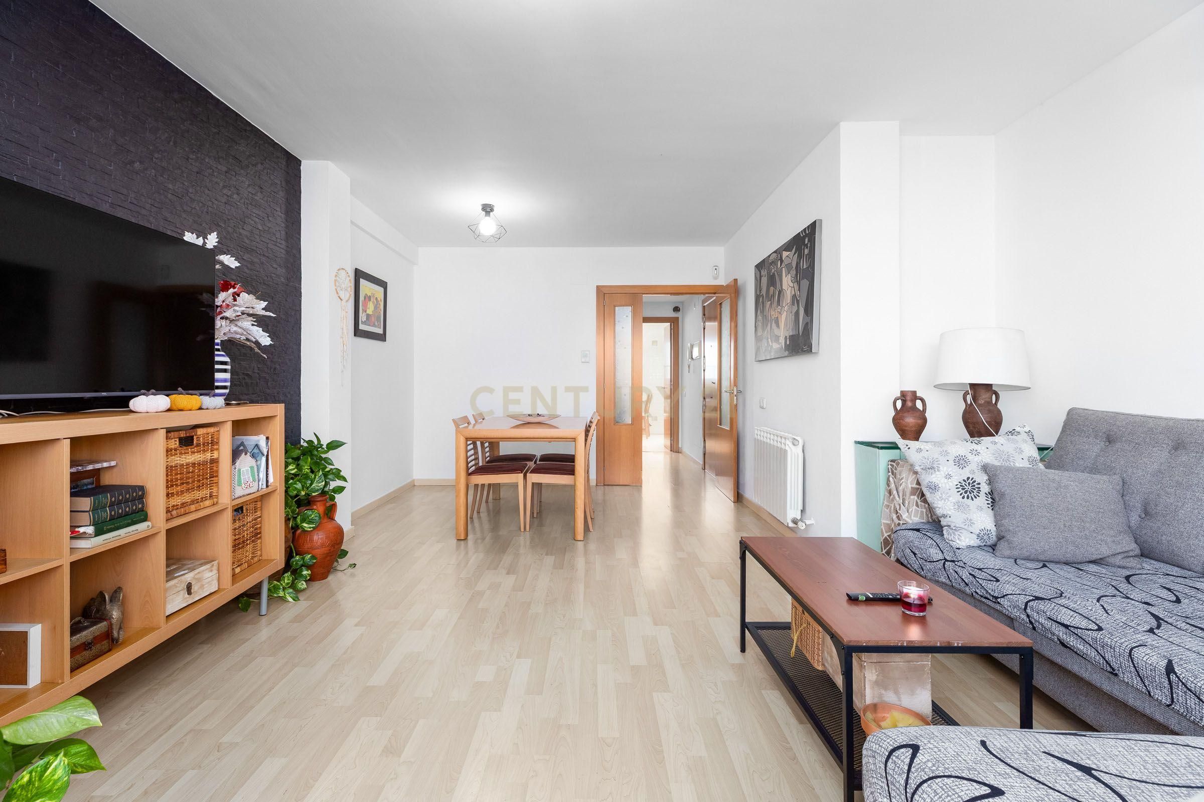 Sala d'estar de Apartament en venda en Parets del Vallès amb Balcó