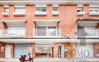 Exterior view of Single-family semi-detached for sale in Santa Perpètua de Mogoda  with Air Conditioner, Heating and Parquet flooring