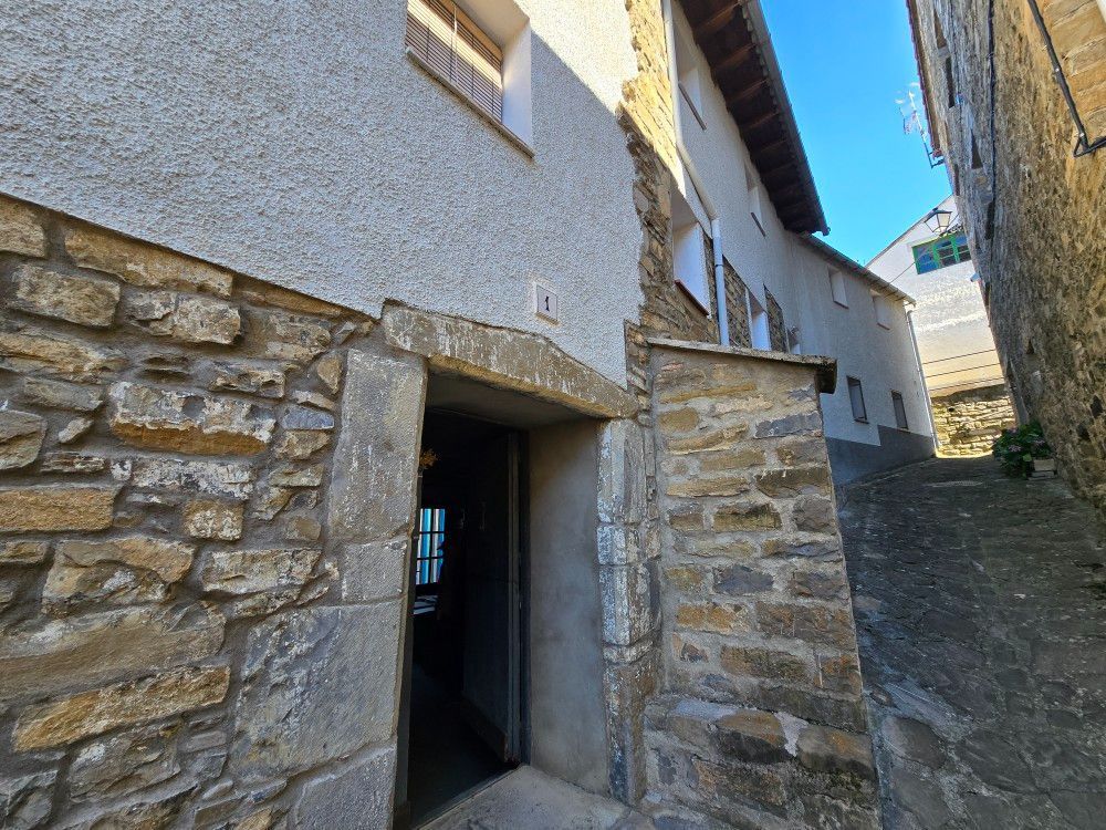 Exterior view of Country house for sale in Jasa  with Heating and Private garden