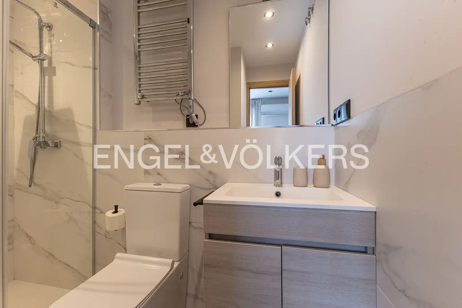 Bathroom of Flat for rent in Madrid  with Air Conditioner, Heating and Terrace