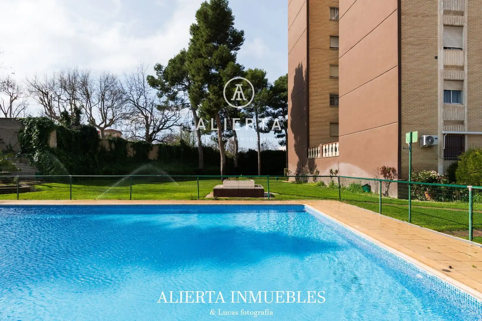 Swimming pool of Flat for sale in Zaragoza  with Heating, Terrace and Swimming Pool