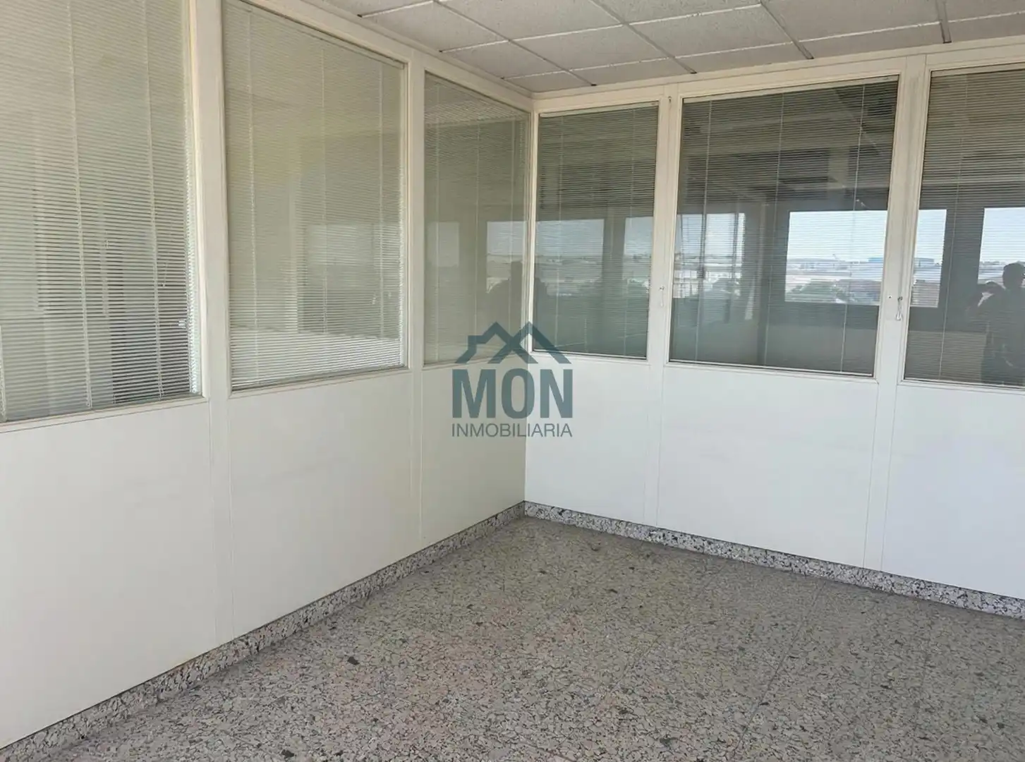 Industrial building with lift to rent in Fuente del Jarro, imagen 6
