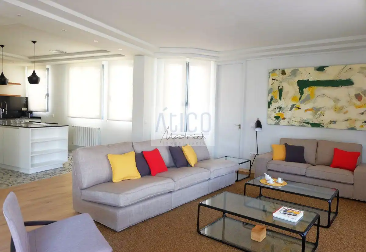 Sala d'estar de Àtic de lloguer en Madrid amb Aire condicionat, Terrassa i Moblat