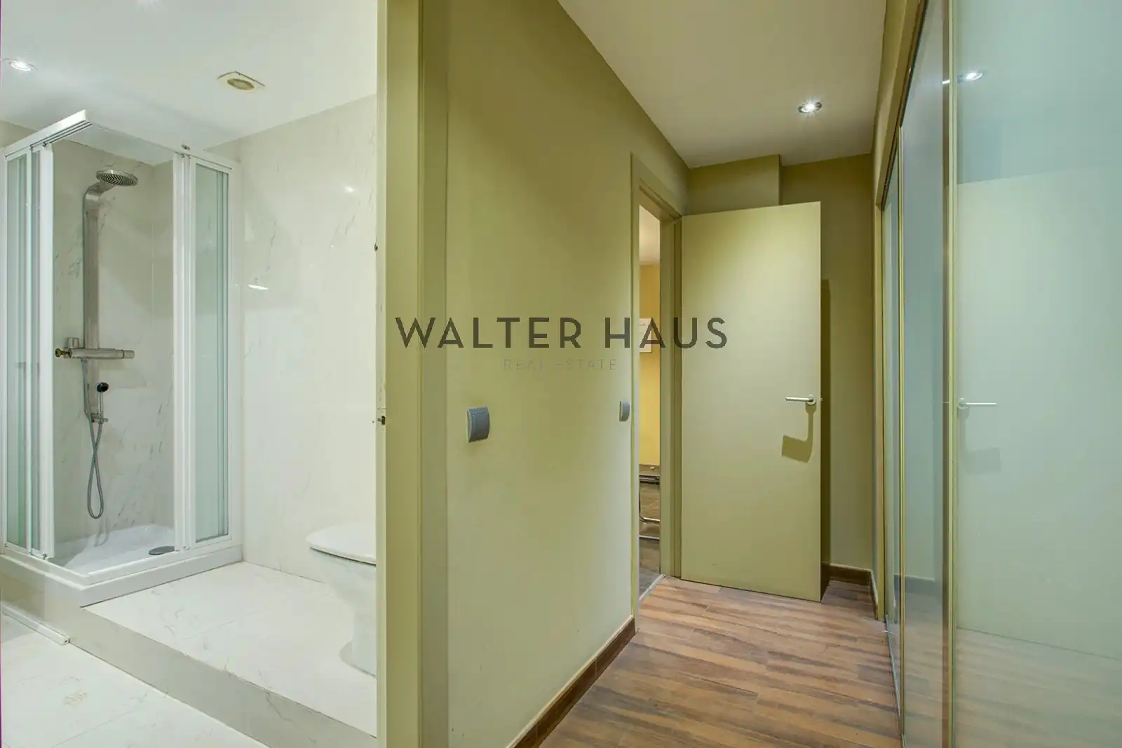 Office for sale in Barcelona  with Air Conditioner