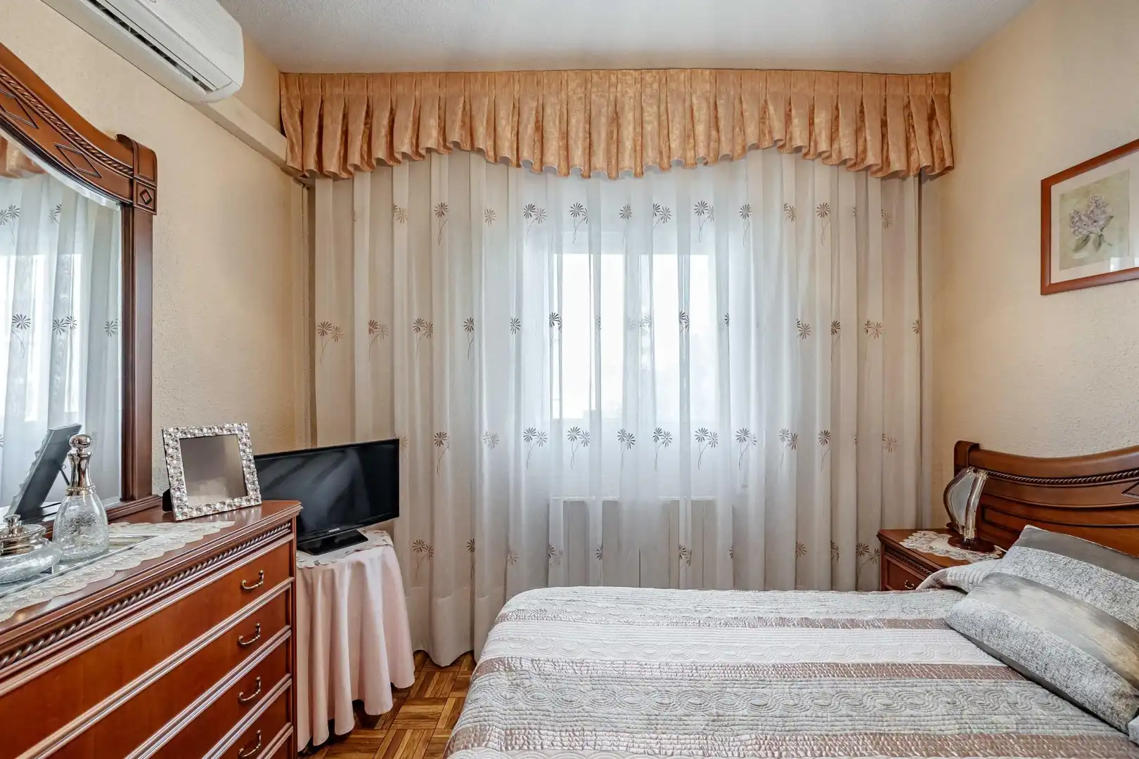 Bedroom of Flat for sale in Madrid  with Heating