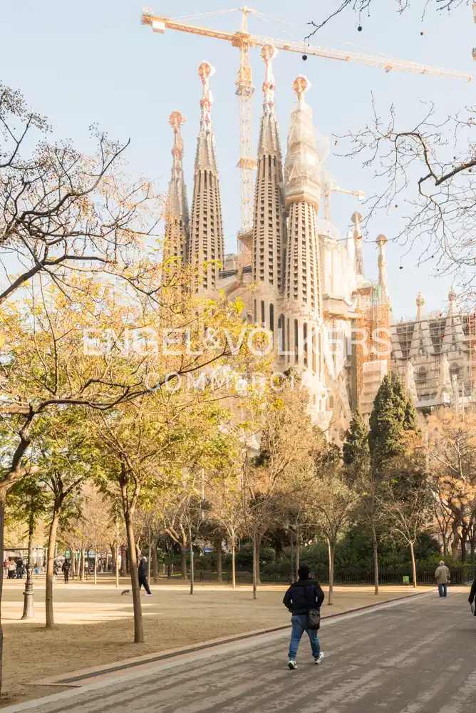 Vista exterior de Edifici en venda en Barcelona