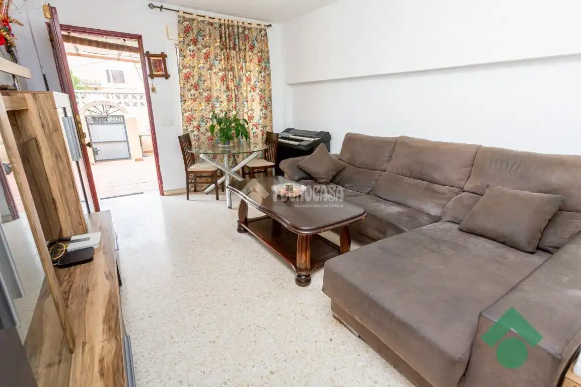 Sala de estar de Casa adosada en venta en Algeciras con Calefacción y Amueblado
