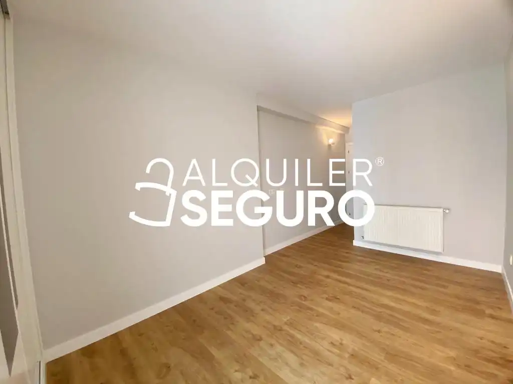 Bedroom of Flat for rent in Madrid  with Air Conditioner, Heating and Terrace