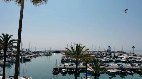 Oportunidad en La Duquesa: Vistas al Mar con Potencial