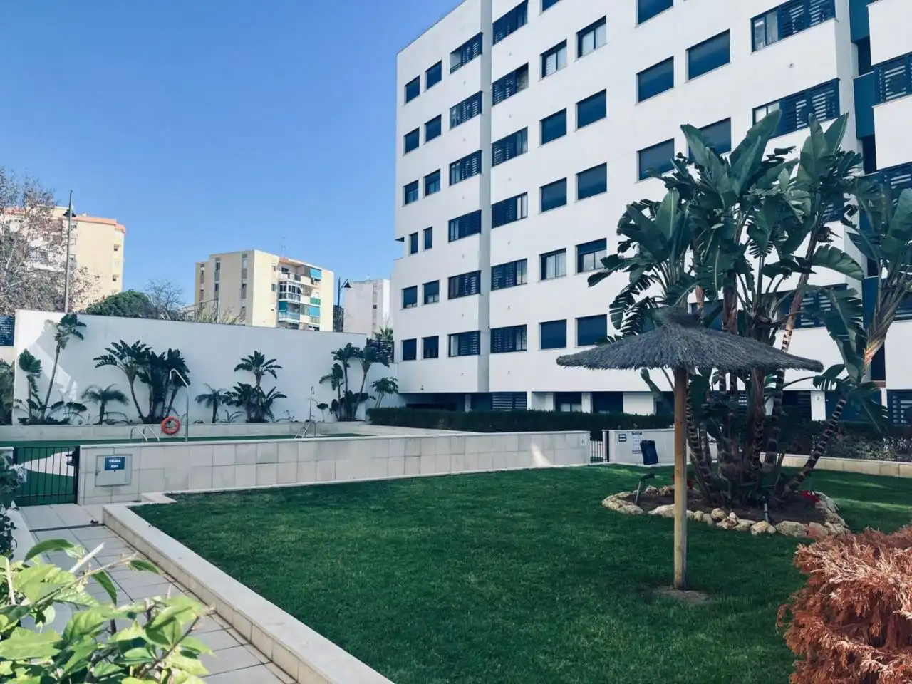 Vista exterior de Pis en venda en Estepona amb Terrassa, Moblat i Balcó