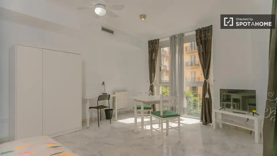 Habitación de Piso de alquiler en Valencia con Aire acondicionado, Calefacción y Amueblado