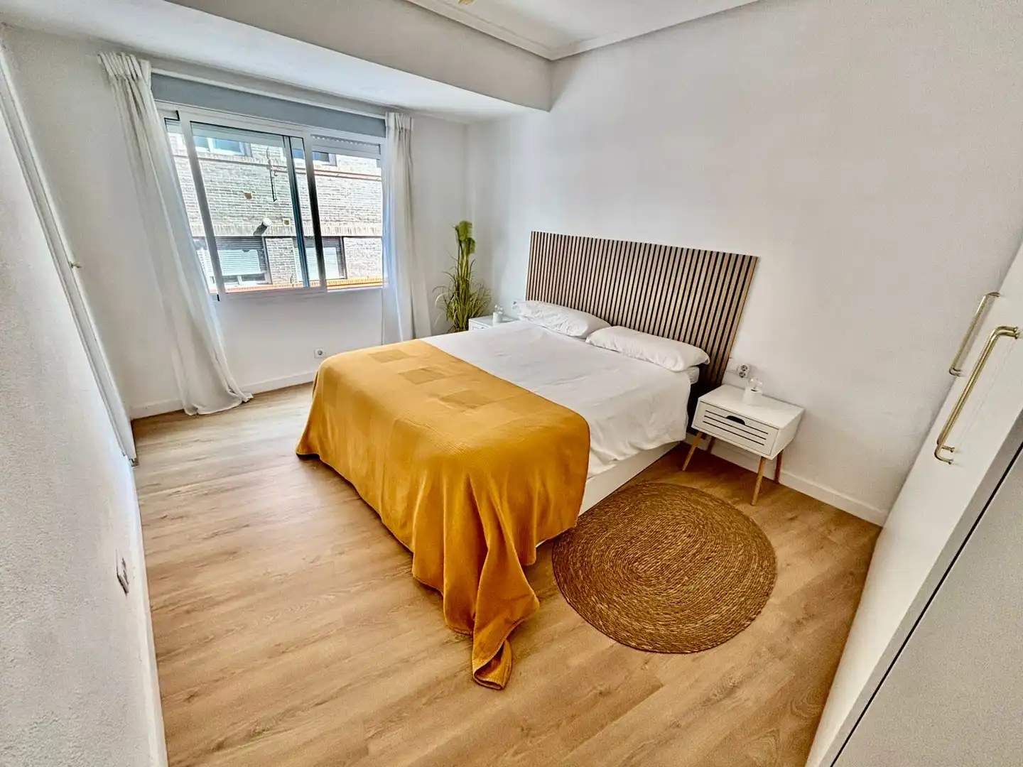 Habitación de Piso en venta en Alicante / Alacant con Aire acondicionado y Balcón