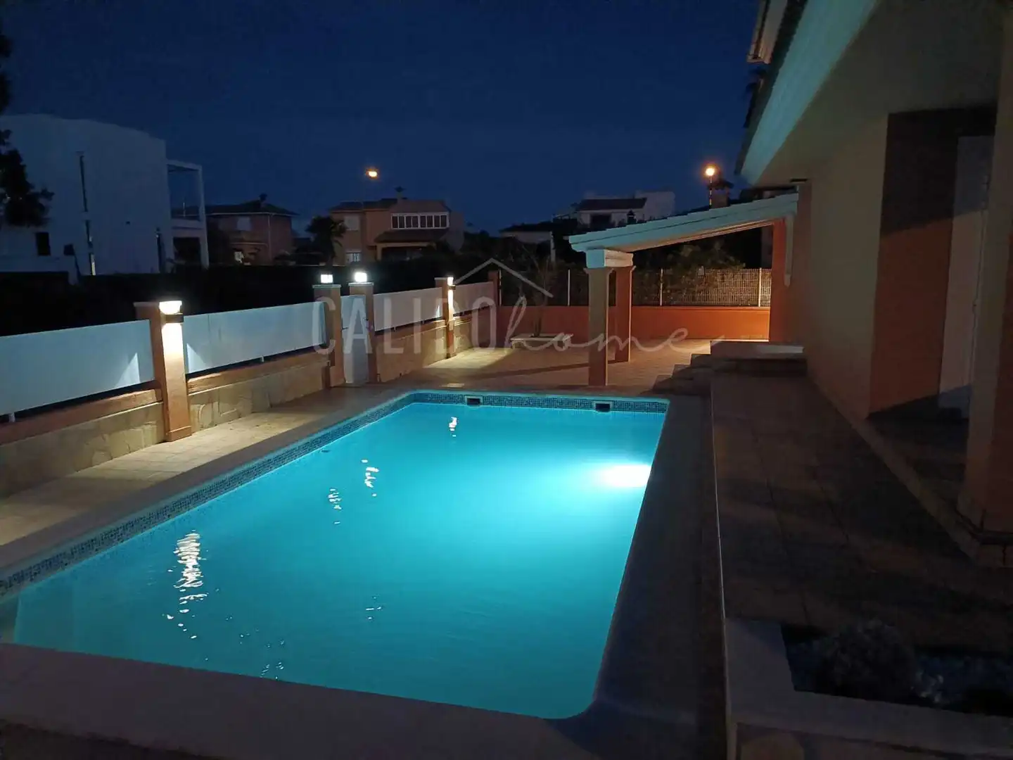 Schwimmbecken von Einfamilien-Reihenhaus zum Verkauf in Marratxí mit Klimaanlage, Heizung und Privatgarten