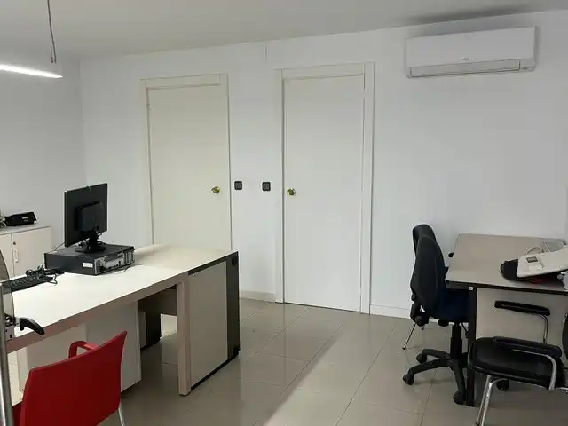 Oficina de lloguer en Mollerussa amb Aire condicionat, Calefacció i Moblat