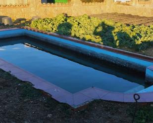 Schwimmbecken von Country house zum verkauf in Calvarrasa de Arriba