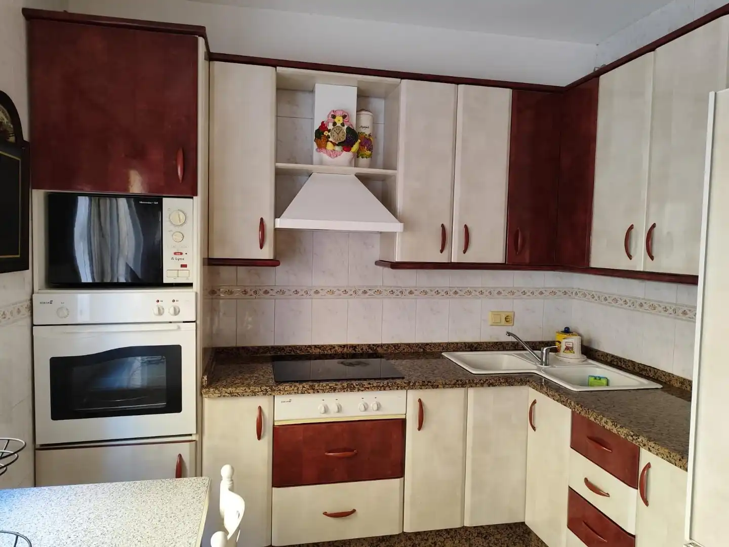 Cuina de Casa adosada en venda en Málaga amb Aire condicionat, Calefacció i Jardí privat