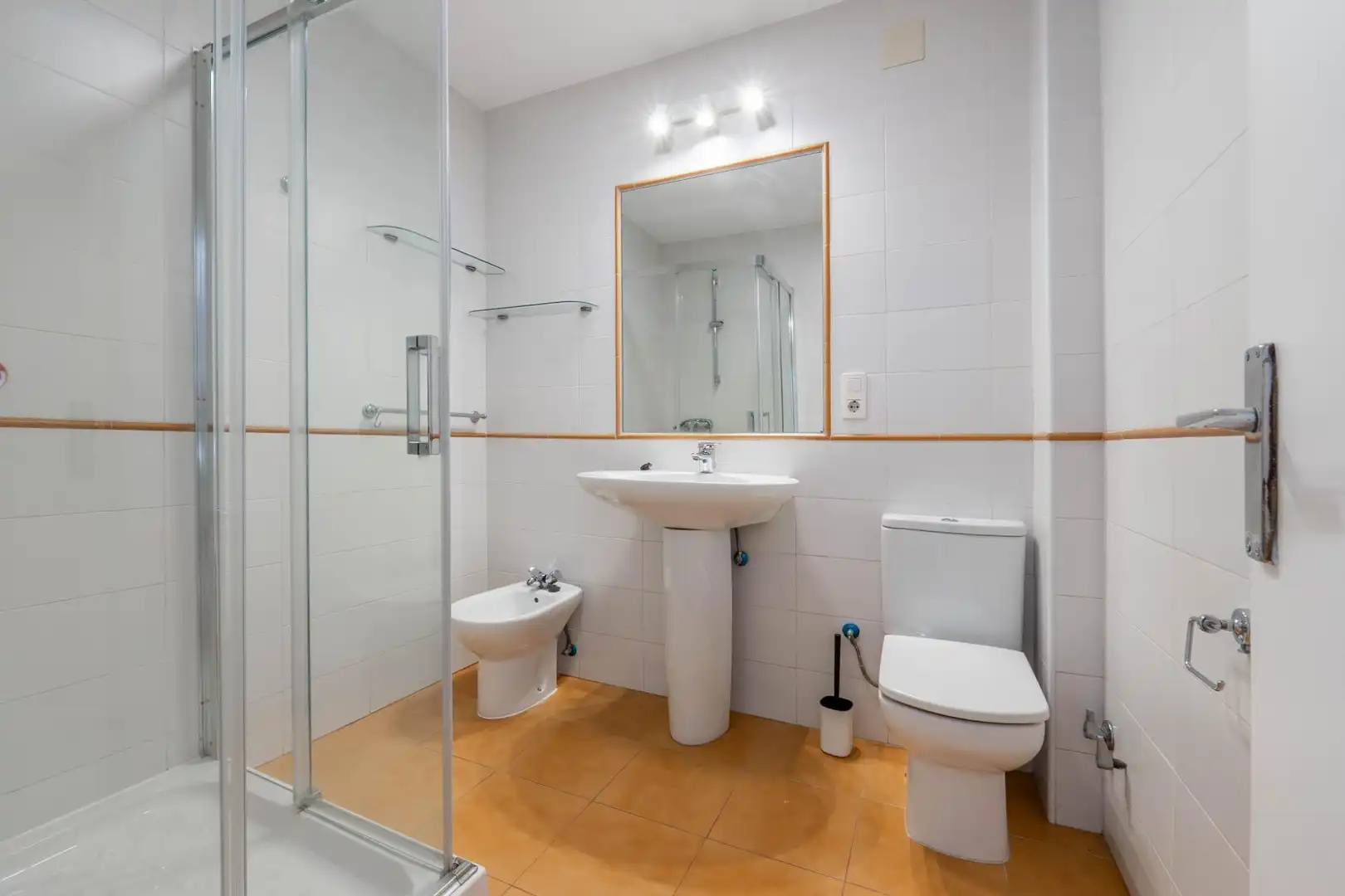 Bathroom of Flat for share in Ronda