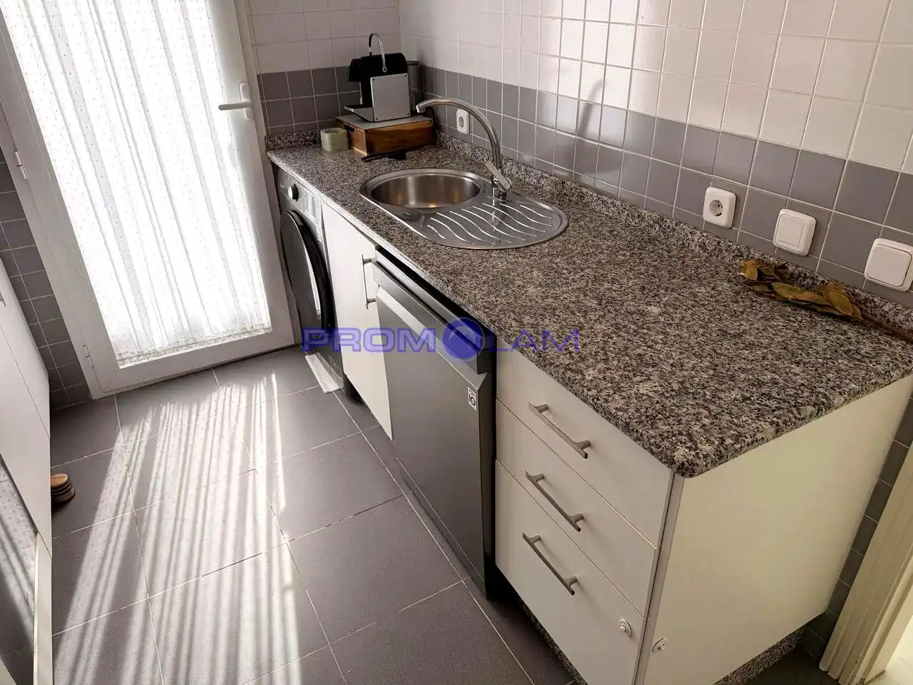 Cuina de Casa o xalet en venda en Coria del Río amb Aire condicionat, Terrassa i Piscina