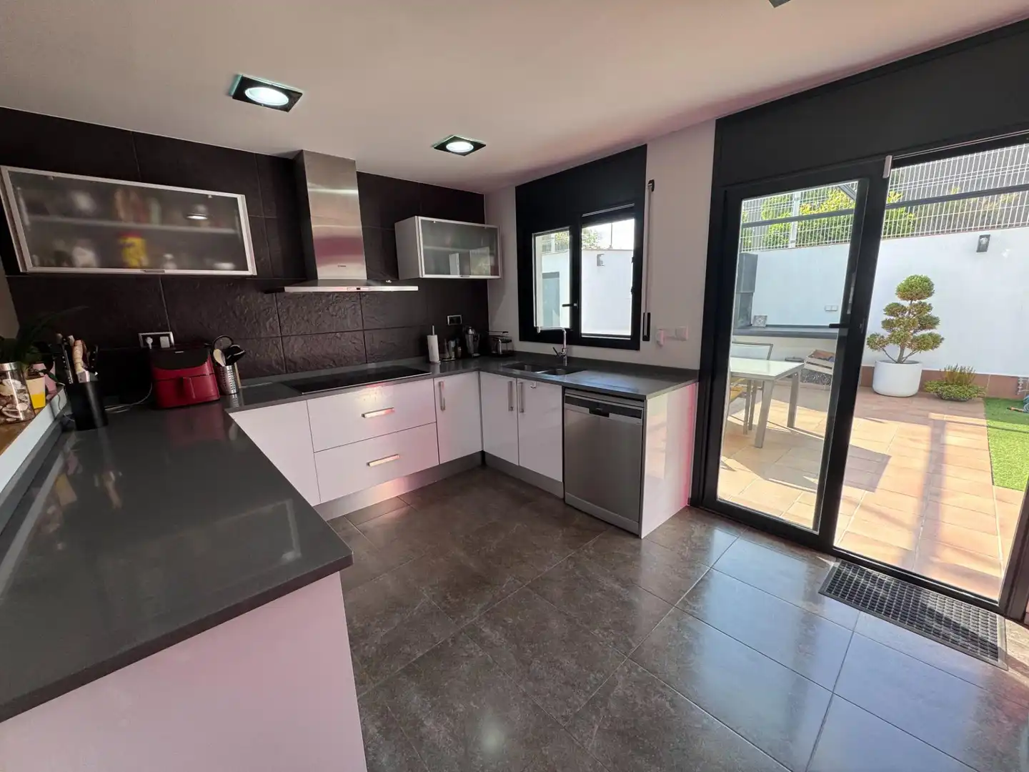 Cocina de Casa adosada en venta en Blanes con Aire acondicionado, Calefacción y Jardín privado