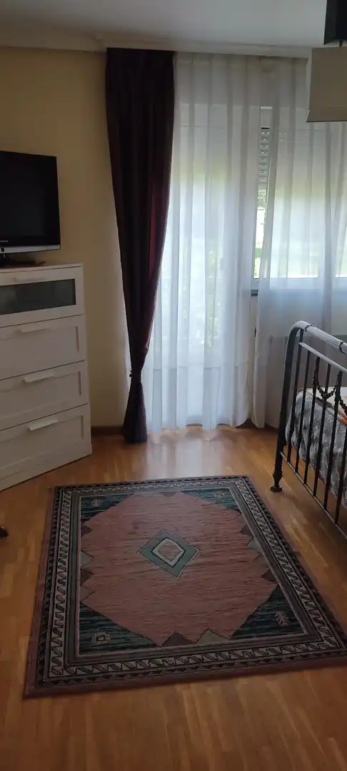 Dormitori de Casa o xalet en venda en Oviedo  amb Calefacció, Parquet i Terrassa