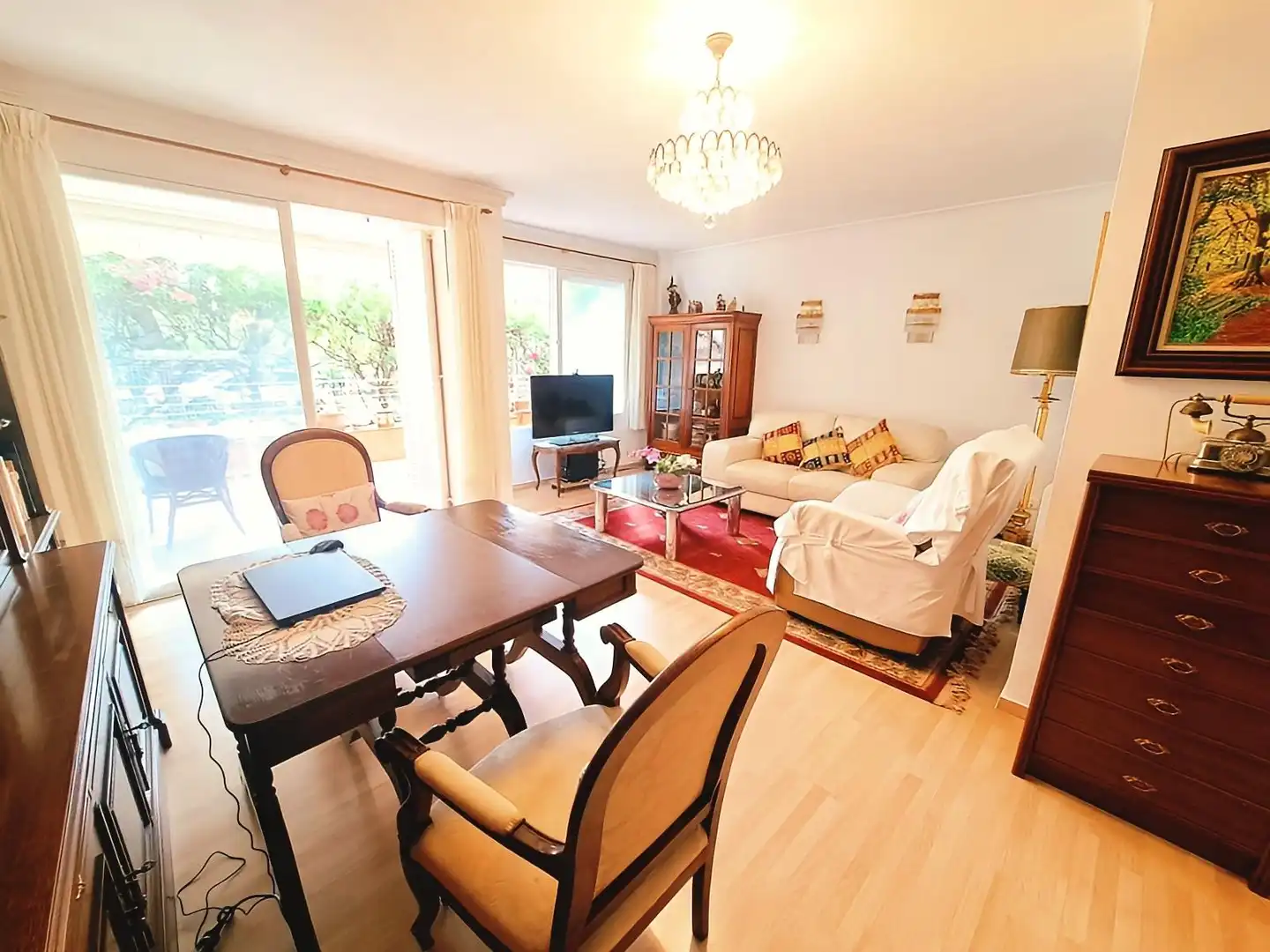Wohnzimmer von Erdgeschoss zum Verkauf in Calvià mit Privatgarten, Parkett und Terrasse