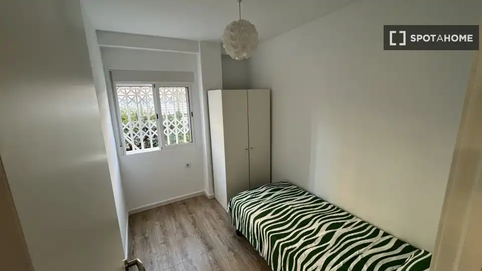 Bedroom of Flat for rent in Valencia  with Air Conditioner, Heating and Furnished