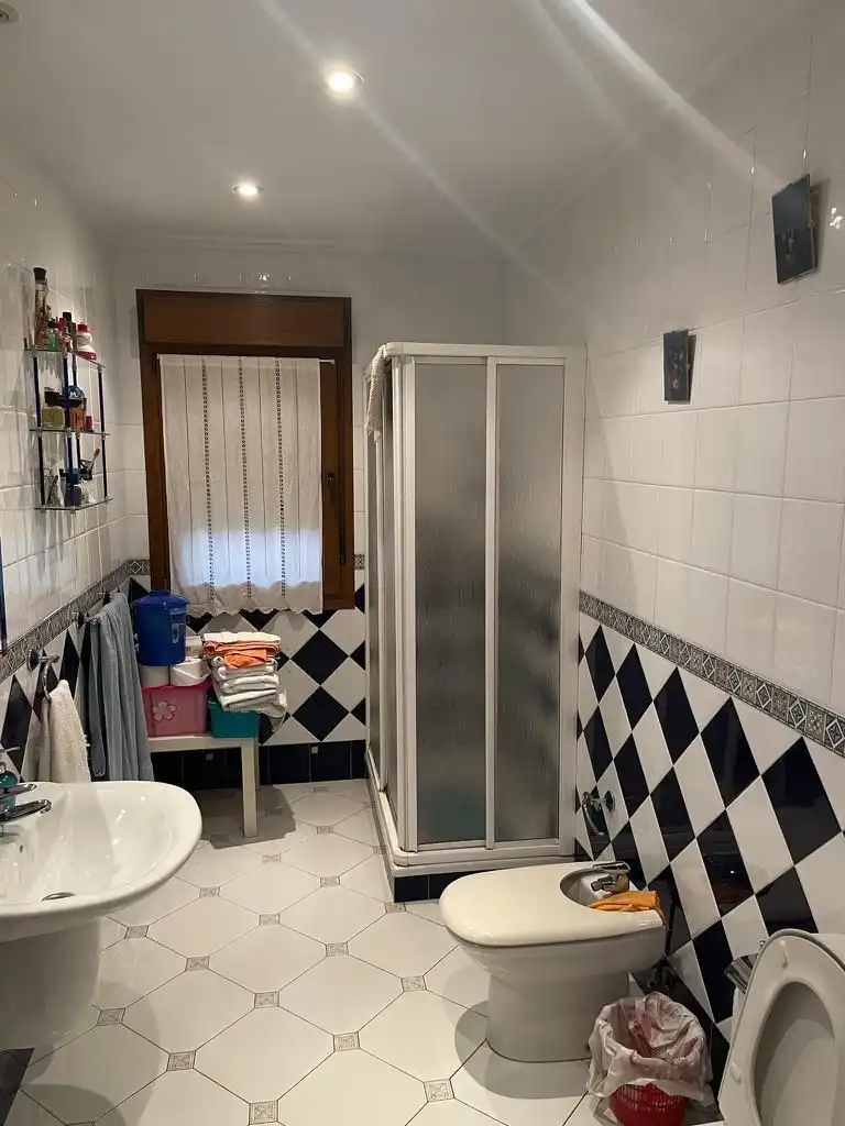Baño de Casa o chalet en venta en Pravia con Calefacción, Terraza y Trastero